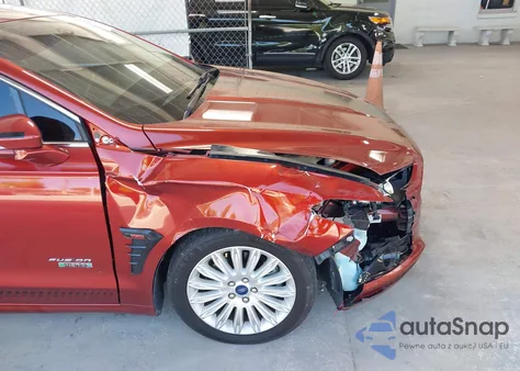 2014 Ford Fusion Energi Titanium z USA, uszkodzony, nr VIN 3FA6P0SU3ER126548